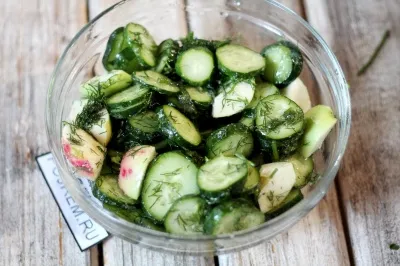 Uborkasaláta almával - lépésről lépésre recept, hogyan kell főzni fotókkal