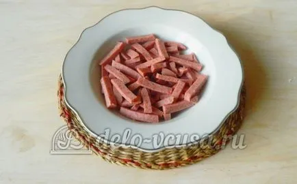 Saláta szalámi, sajt és paradicsom recept lépésről lépésre