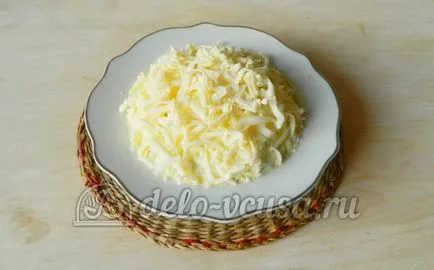 Saláta szalámi, sajt és paradicsom recept lépésről lépésre