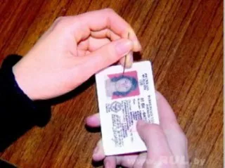 Titkos jeleket rendőrök jogaira - rendszámtábla - helyszínen a jelzett teljesítmény