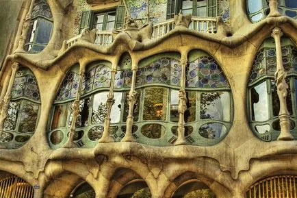 Hét Csodája Antonio Gaudi