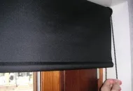 Függönyt vagy rolót tippeket választotta az optimális változat