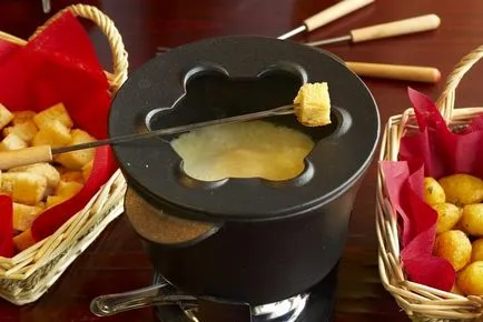 Sajtfondüt főzés titkok 7 - főzés recept lépésről lépésre fényképeket (30 perc) Sajtfondüt főzés titkait 7 - főzés recept lépésről lépésre fotók