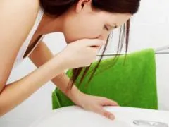 Függetlenül attól, hogy a kapcsolódó hányás és a hőmérséklet különböző felnőtt betegségek