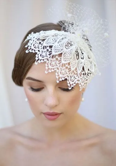 Esküvői frizura fátyollal trendek 2017