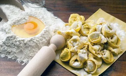 A tészta a gombóc van néhány nagyszerű módon batch (módok) A tészta a gombóc van néhány nagyszerű módja a dagasztás