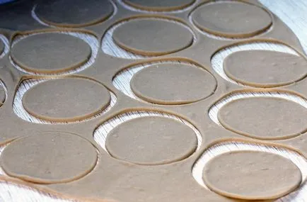 A tészta a gombóc van néhány nagyszerű módon batch (ravioli) A tészta a gombóc van néhány nagyszerű módja a dagasztás