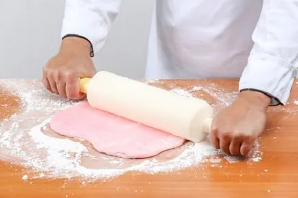 Cake - a gép - a kezében az öntött otthon