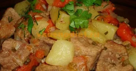 Párolt burgonya hús és zöldség (zöldségfélék) Sült burgonya hússal és zöldség