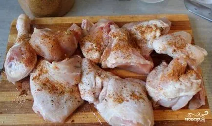 Párolt csirke szósszal - lépésről lépésre recept fotók a (élelmiszer) Párolt csirke szósszal - lépésről lépésre recept fotók