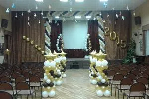 Dekoráció, a csarnok a bál az iskolában (díszítés a hall, a bál az iskolában) Díszítése a folyosón az utolsó esti iskolában