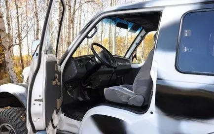 Az egyedülálló SUV kezével