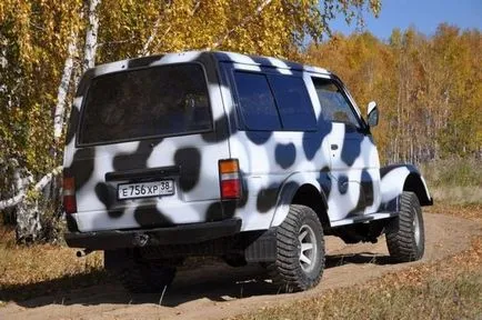 Az egyedülálló SUV kezével