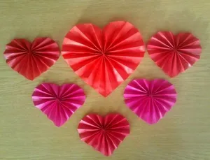 Valentine a saját kezével papírból a gyerekekkel