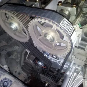 Cseréje a vezérműszíj Ford Focus 2 kezüket 1