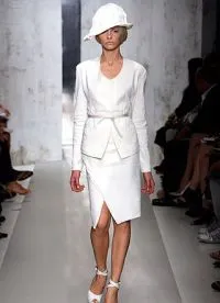 Női kosztümök az esküvőre