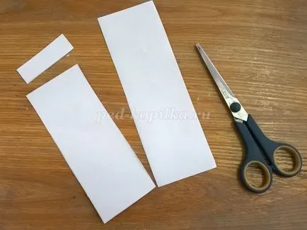 Hare papírcsíkot a kezével