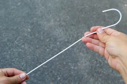 4 lifehack, hogy segítsen megnyitni az autót, ha a kulcsokat maradt az utastérben (billentyűk) 4 lifehack, hogy segítsen megnyitni az autót, ha a kulcsokat maradt az utastérben