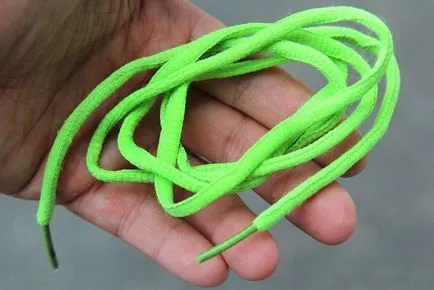 4 lifehack, hogy segítsen megnyitni az autót, ha a kulcsokat maradt a belső (az autó) 4 lifehack, hogy segítsen megnyitni az autót, ha a kulcsokat maradt az utastérben