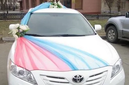 Bow egy esküvői autó és egyéb dekorációk