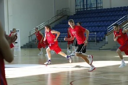 Kosárlabda - a jó és a hatása az egészségre (kosárlabda játék Mozgalom sportoló fejlesztési tevékenység egészségügyi képzés a labda játékos dobott a mérkőzés izom sport technikai terhelés emuláció) Kosárlabda - a jó és a hatása az egészségre