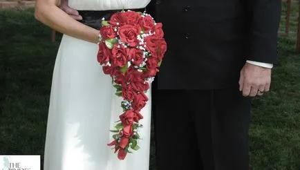 Menyasszonyi csokor vörös rózsát