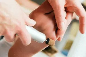 Mint kezelni viszketés lábujjak közötti hagyományos és a népi gyógyászat