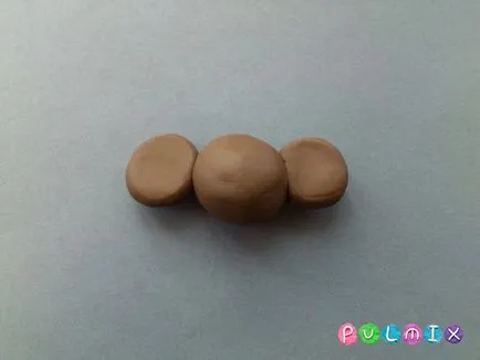 Cheburashka agyagból kezüket szakaszokban (köszönhetően kiváló lecke) Cheburashka agyagból kezüket szakaszokban