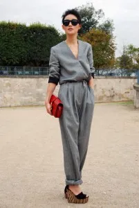 Mit kell viselni egy öltönyt, a művészet, hogy egy nő (mit vegyek alatt öltönyt) Mit kell viselni egy öltönyt, a művészet, hogy egy nő