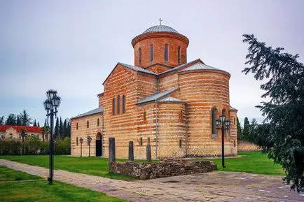 Amit látni Abháziában, ahol megy egy út, fotók