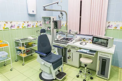 Gyermek otolaryngologist (ENT) -, hogy egy találkozót, konzultáció, hívja haza, hogy doktor klinika