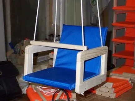 Gyermek hinta kezeddel (80 fotó), hogyan lehet fából vagy fémből készült hinták (Néhány) Gyermek hinta kezeddel (80 fotó), hogyan lehet fa vagy fém függő hinta