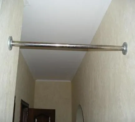Főoldal vízszintes sáv a kezével, épület portál