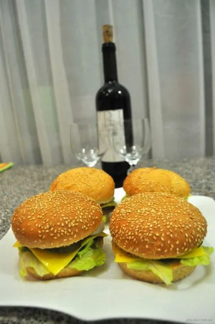 Házi hamburger egyszerű ízletes recept (hogyan lehet egy hamburgert otthon egy egyszerű recept fotók) Házi hamburger egyszerű ízletes recept