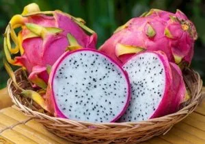 Egzotikus gyümölcs pitahayya- hogyan kell enni, hogy mit lehet, mint az íze (Pitahaya gyümölcs íze, mint a táplálkozás) Egzotikus gyümölcs pitahayya- hogyan kell enni, hogy mit lehet, mint az íze