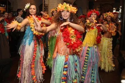 Hawaii party forgatókönyv, versenyek, zene, ruházat és alkatrészek a stílus Hawaii