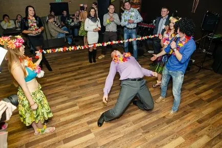 Hawaii party forgatókönyv, versenyek, zene, ruházat és alkatrészek a stílus Hawaii
