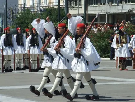 Hol máshol, Skócia kivételével, a férfiak viselnek szoknyát (férfi) Hol máshol, Skócia kivételével, a férfiak viselnek szoknyát
