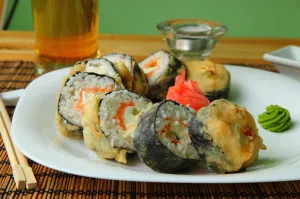 Főzés ízletes tűzforró hengerek otthon, sushi bár tekercsek (meleg tekercs az otthoni videó receptek) Főzés ízletes tűzforró hengerek otthon, bár sushi tekercs