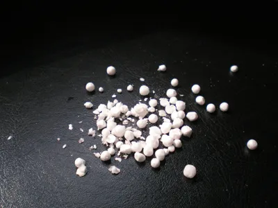 Granulált polisztirolt, hab granulátum (pellet) Granulált polisztirol, gyöngy hab