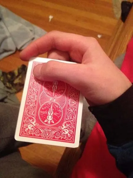 Mint dobott kártyák, mint egy profi