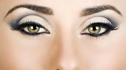 Mi legyen a make-up alatti kék ruhában