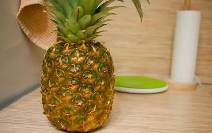 Hogy szépen vágott ananász egy ünnepi asztalon videokalauz