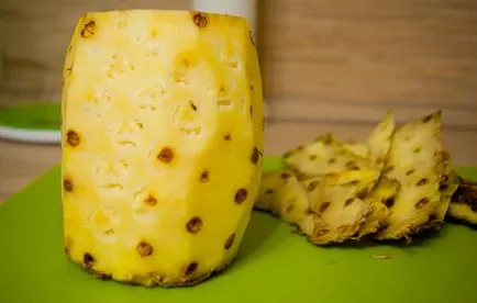 Hogy szépen vágott ananász egy ünnepi asztalon videokalauz