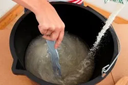 Hogyan kell alkalmazni a háttérkép az ajánlás a mész (akasztani tapéta meszelés) Hogyan kell alkalmazni a háttérkép az ajánlás a mész