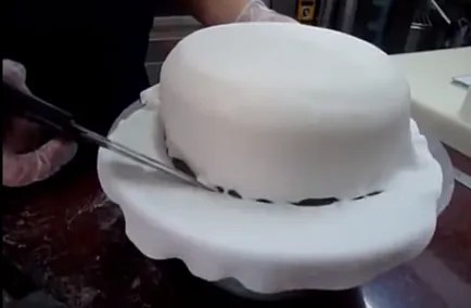 Ahogy obtyanut torta öntött ránctalan fotókkal