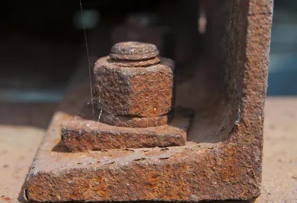 Hogyan csavarja ki a csavart szakadt asszisztens és egy speciális eszköz, DIY (bolt) Hogyan csavarja ki a csavart szakadt asszisztens és egy speciális eszköz, DIY
