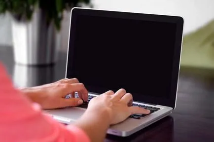 Hogyan kell újraindítani a laptop segítségével a gombokat a billentyűzeten, ha lógott, csökkentett módban, ha