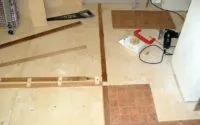 Hogyan tegyük egy cserép a fa padló különböző módokon