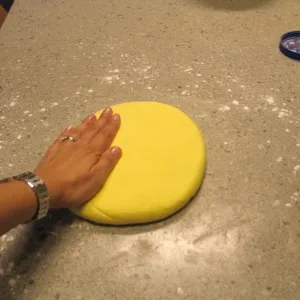 Hogyan terjed a torta öntött fotó video (sütemény) Hogyan terjed a torta öntött fotó videó